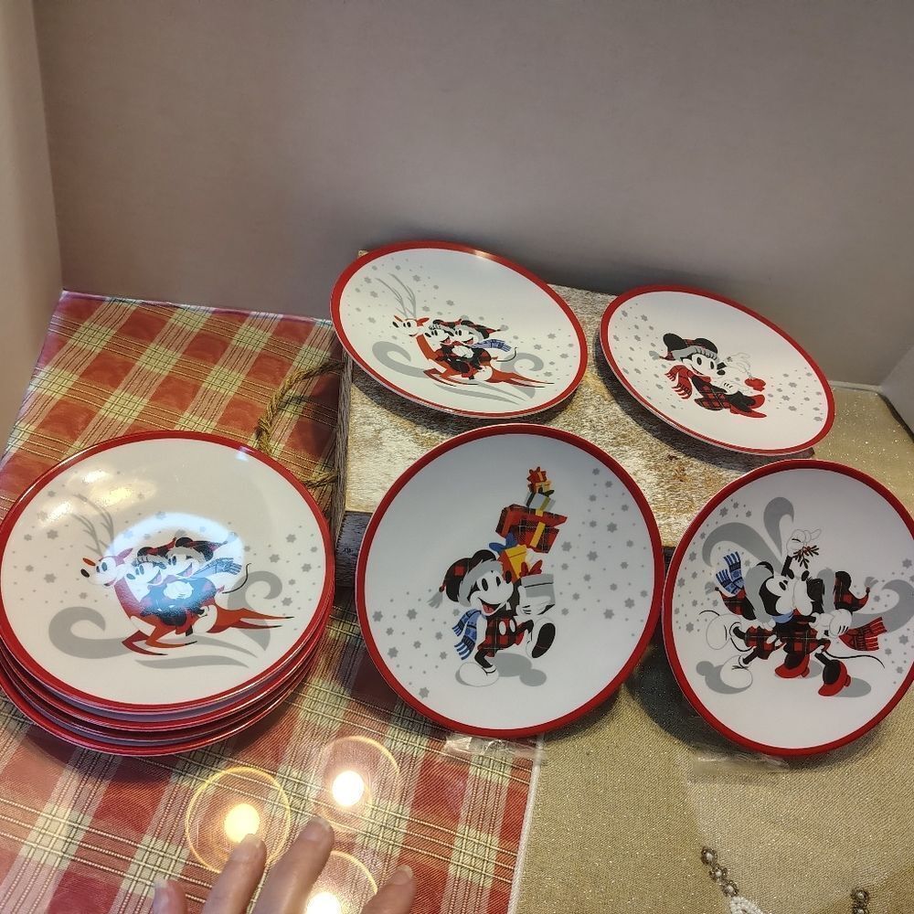 Disney Melamine Mickey plates Set Of 8. C8